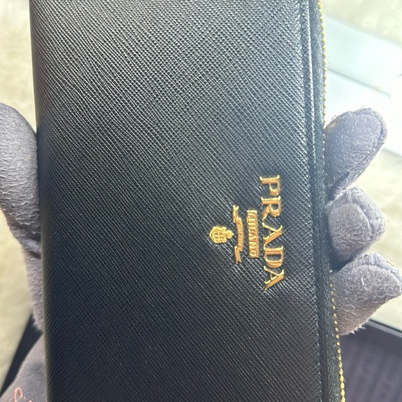 AUTHENTIC PRADA ZIP LONG WALLET - Picture 3 of 17